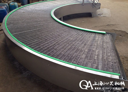 轉(zhuǎn)彎金屬網(wǎng)帶輸送機(jī) 轉(zhuǎn)彎金屬網(wǎng)帶輸送機(jī)