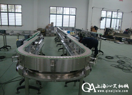 U型轉(zhuǎn)彎鏈板輸送機(jī) U型轉(zhuǎn)彎鏈板輸送機(jī)