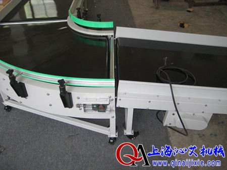 轉(zhuǎn)彎式皮帶輸送機(jī) 轉(zhuǎn)彎式皮帶輸送機(jī)