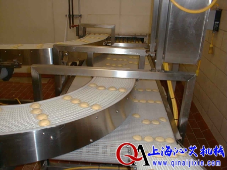 塑料網(wǎng)帶轉(zhuǎn)彎輸送機(jī) 塑料網(wǎng)帶轉(zhuǎn)彎輸送機(jī)