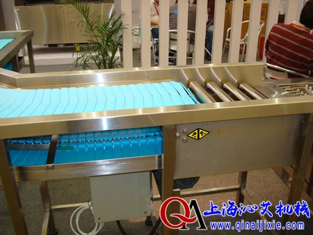 塑料鏈板轉(zhuǎn)彎機(jī) 塑料鏈板轉(zhuǎn)彎機(jī)