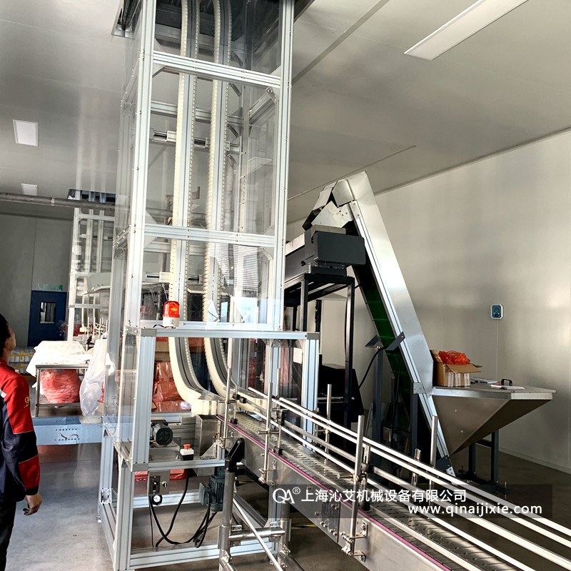 食用油PET瓶坯對夾式提升機(jī)廠家 食用油PET瓶坯對夾式提升機(jī)廠家